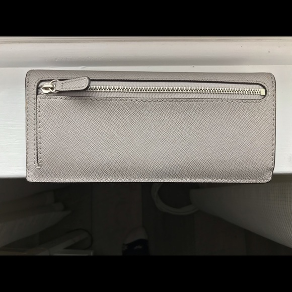 Micheal Kors Wallet - Picture 6 of 8